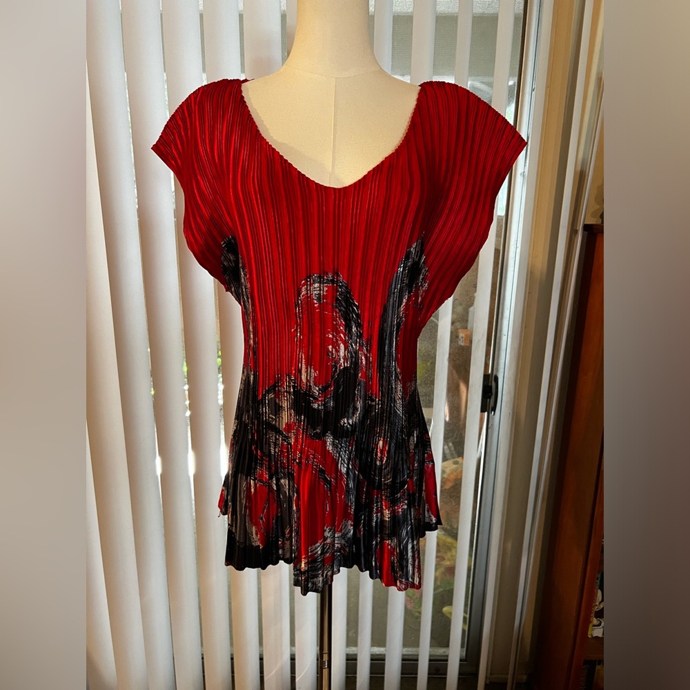 Dress Barn women’s 2x Red, White & Black top.